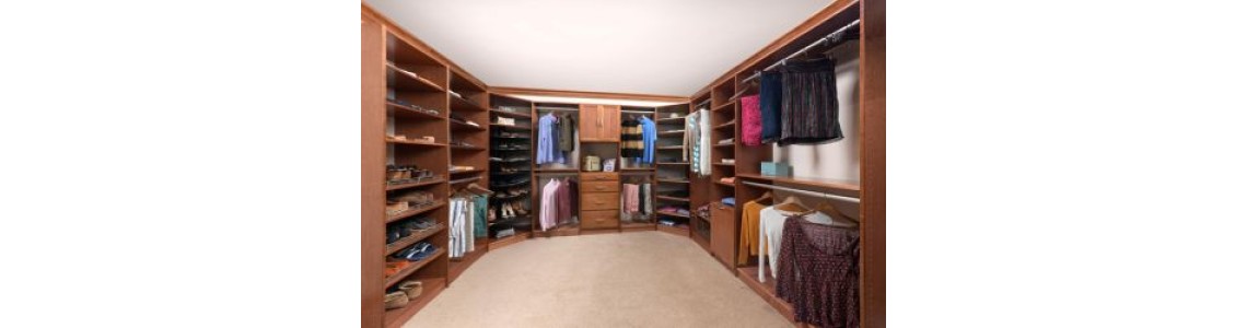 Custom Closet Ideas for People Who Travel Frequently